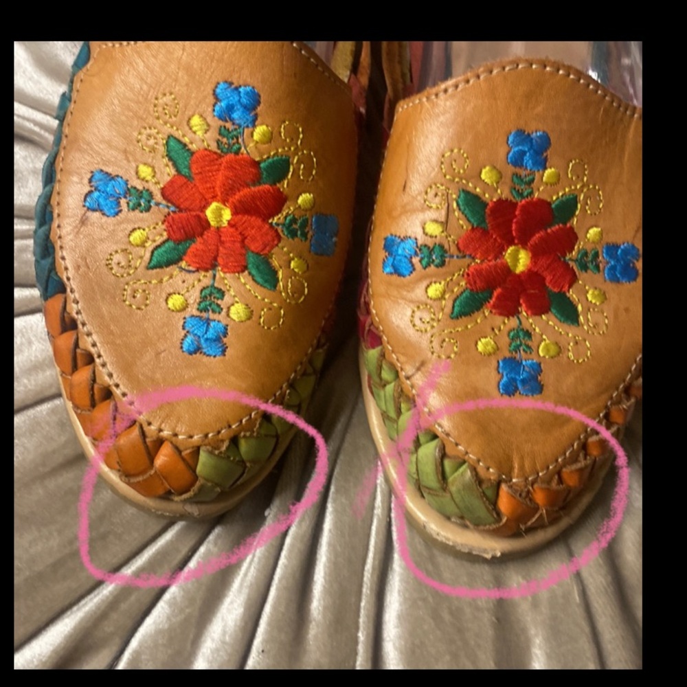 ๐ Embroidered flower Leather Huarache Sandals size 8 Super Cute and comfy - Picture 3 of 5